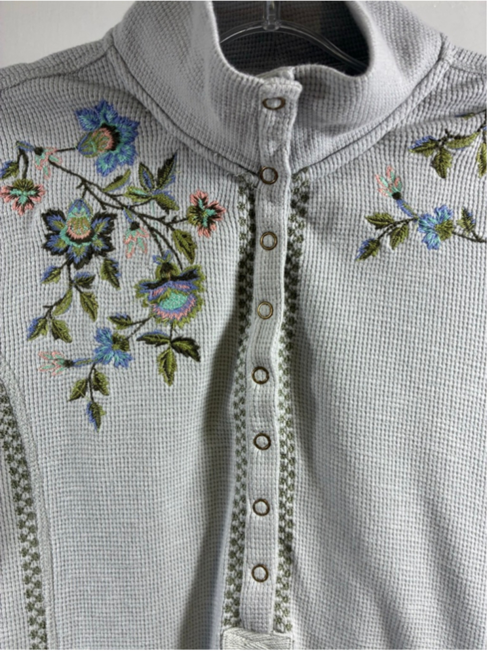 Sundance Long Sleeve Waffle Knit Tee with Floral Embroidery in Gray Size XS - Picture 2 of 8